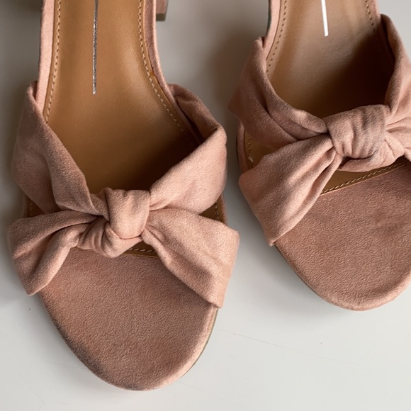 ⭐️3/$15 Report pink vegan suede block heel sandals - Picture 3 of 8
